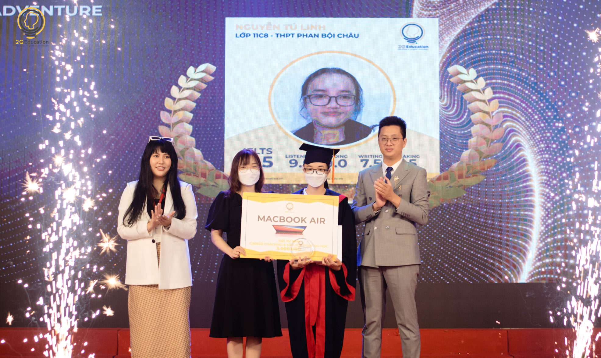 Với thành tích IELTS BAND 8.5, Nguyễn Tú Linh – Lớp 11C8, THPT chuyên Phan Bội Châu là học viên đầu tiên dành được chiếc Macbook Air & gói Tư vấn Career coaching & Săn học bổng du học trị giá 3.000 USD